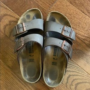 Arizona Birkenstock’s! Narrow foot!